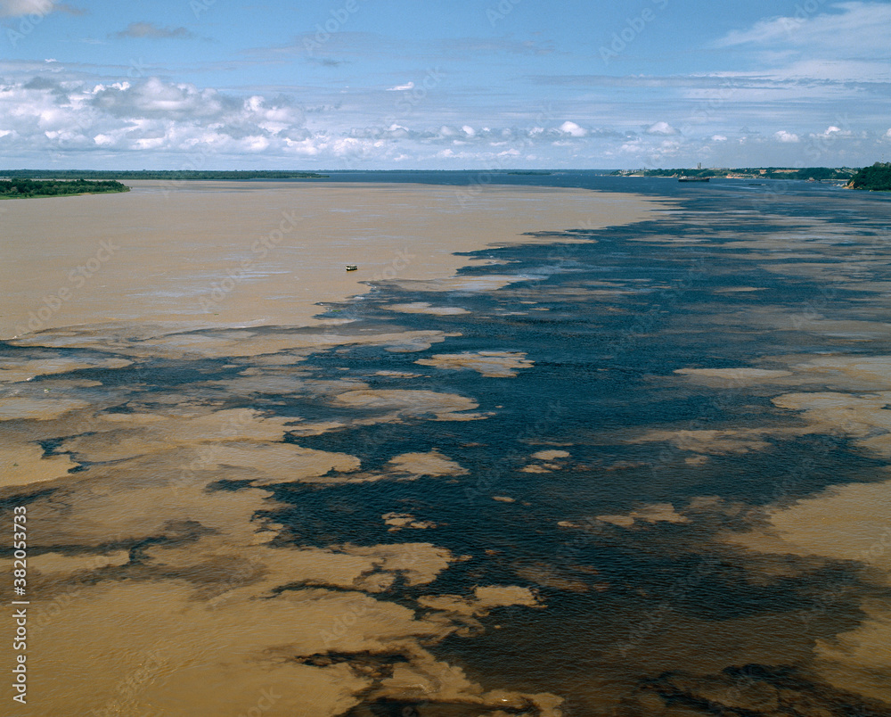ネグロ川とソリモンエス川の合流 空撮 Stock Photo Adobe Stock