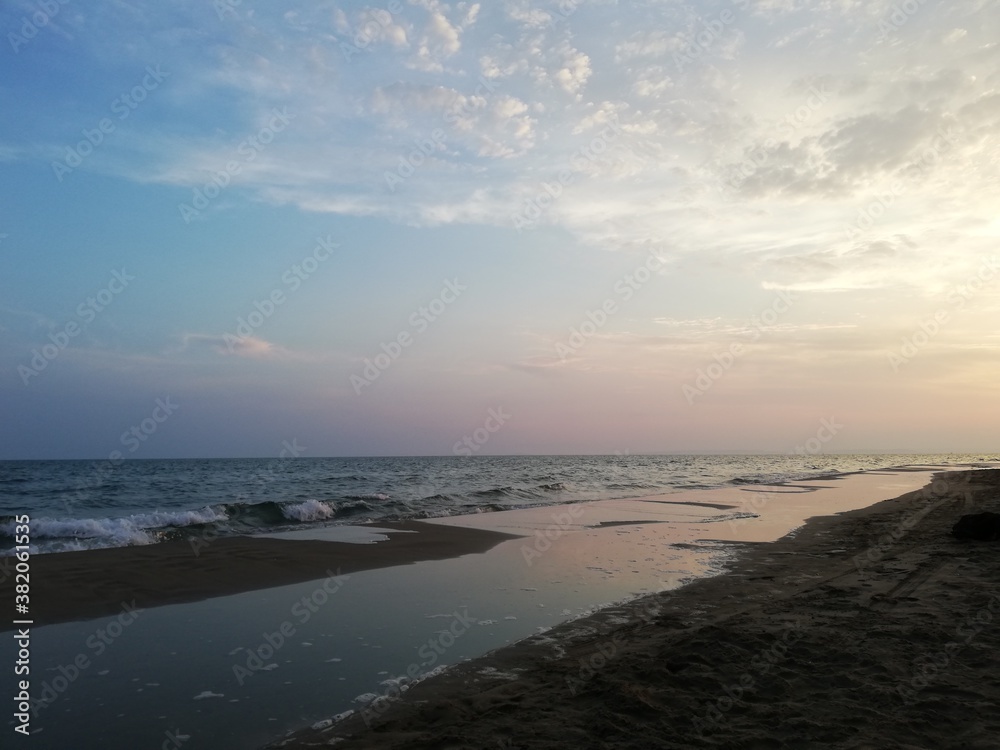 Fototapeta premium sunset over the sea
