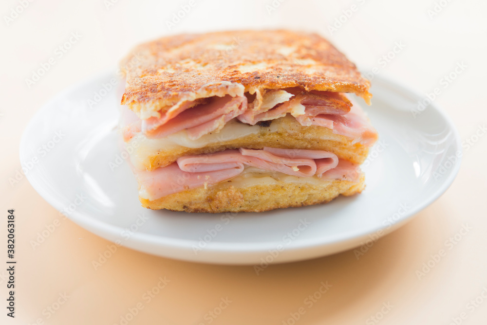 sandwich monte cristo close up front view sandwich monte cristo close up front view