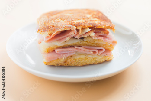 Bild auf Leinwand sandwich monte cristo close up front view