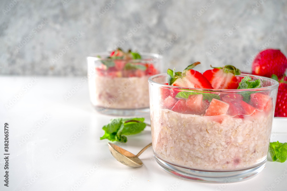 Set fruit overnight oatmeal Set fruit overnight oatmeal