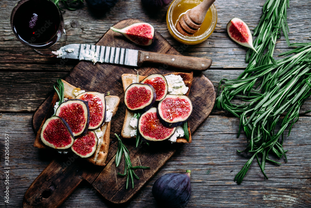 Toast with cream cheese, figs and honey on the table