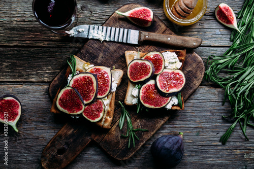 Toast with cream cheese, figs and honey on the table