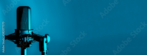 Fotografia Professional microphone or mic on blue background, recording studio banner