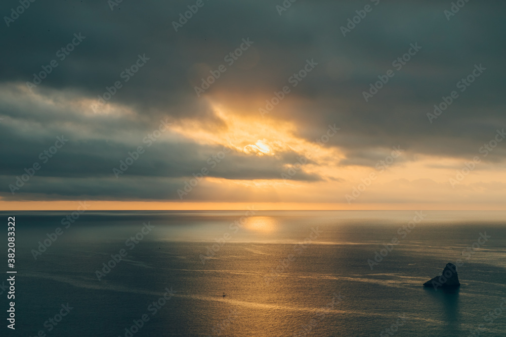 Fototapeta premium sunset over water