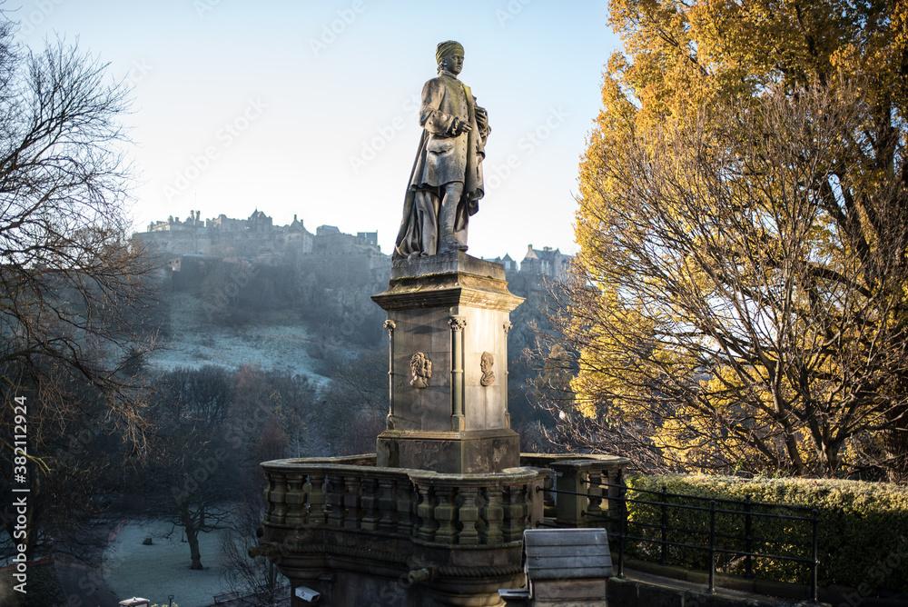 Fototapeta premium Statue in Princes Street Gardens, Edinburgh, during autumn – yellow leaves, Scotland travel, historical landmark