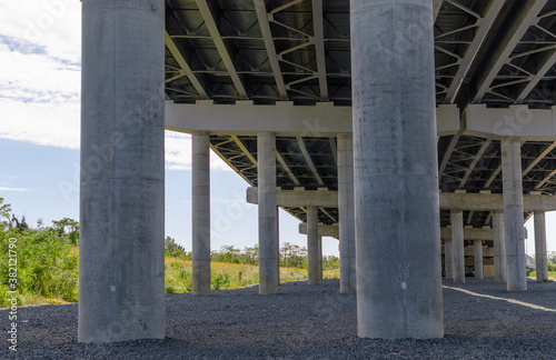 Perspective construction from under bridge with big columns