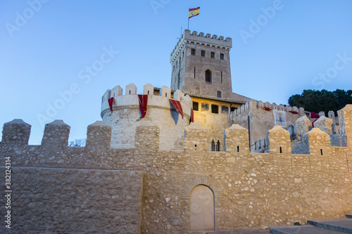 Obraz na płótnie medieval castle of benisano, valencia w salonie