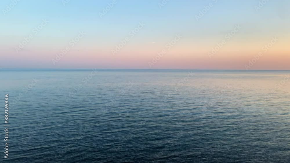Мой фильм Calm, relaxing sea at a pink sunset, with small waves. Мой фильм Calm, relaxing sea at a pink sunset, with small waves.