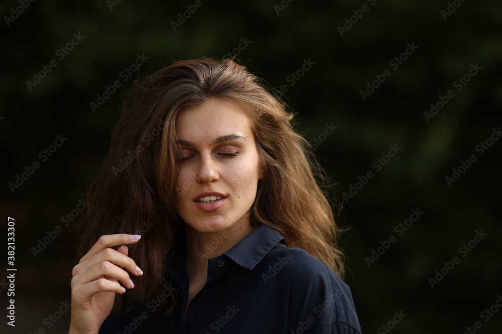 Naklejka premium pensive face of a young girl