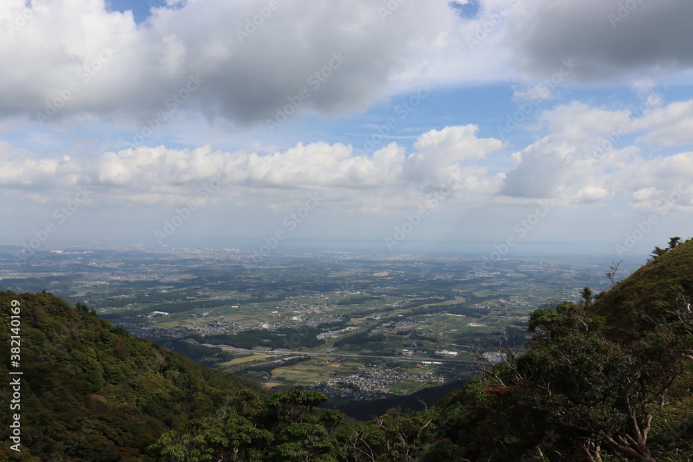 日本の入道ヶ岳と呼ばれる山の山頂の絶景。みんなに伝えたい。 日本の入道ヶ岳と呼ばれる山の山頂の絶景。みんなに伝えたい。