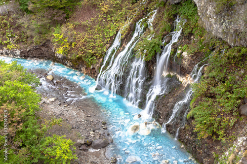 北海道美瑛町の白金温泉にある白ひげの滝