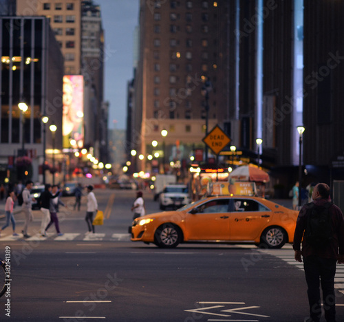 Canvas Print Evening street scene in New York city