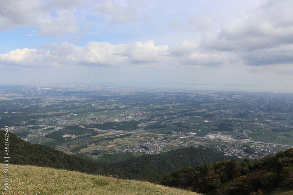 Fototapeta premium 日本の入道ヶ岳と呼ばれる山の山頂の絶景。みんなに伝えたい。