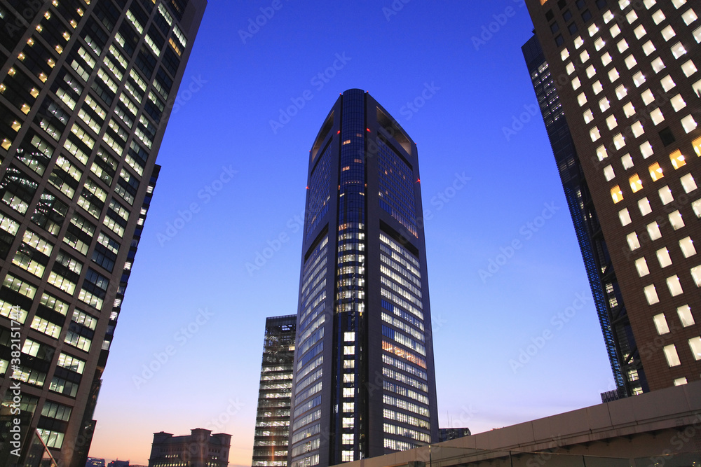Obraz premium 高層ビルの夜景