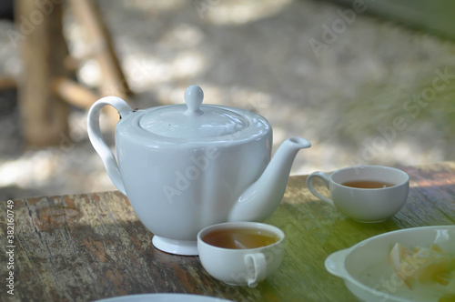 tea cup and tea pot