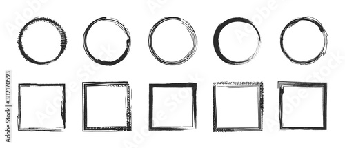 Set mit gezeichneten isolierten vektor Kreisen und Rahmen in schwarz photo