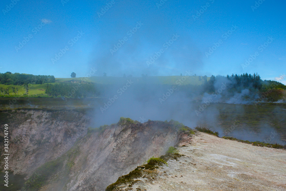Pōhutu Geyser Exploding Pohutu Geyser in the Whakarewarewa Thermal Valley, Rotorua, in the ...