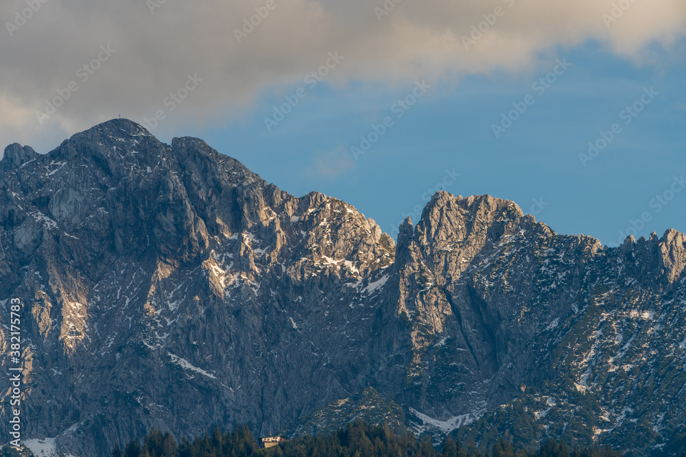 Wilder Kaiser mit Wolken vom Hechtsee bei Kufstein