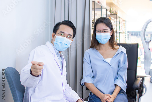 Asian woman wearing mask and consult Ophthalmologist about her short eyesight