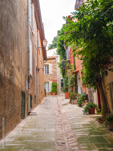 Fototapeta Naklejka Na Ścianę i Meble -  Street in Grimaud village, Cote d'Azur, Provence, southern France
