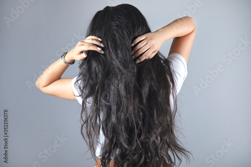 woman hand in hair