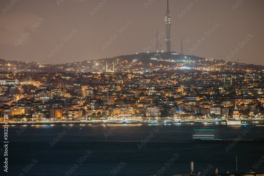Fototapeta premium beautiful and modern Istanbul at night. A fusion of Asian and European culture in one city. history and modernization in one place.