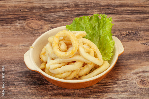 Roasted squid rings with salad