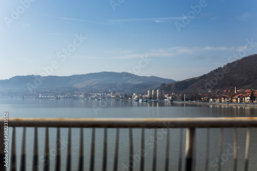 Sicht auf Stadt in Rumänien, an der Donau