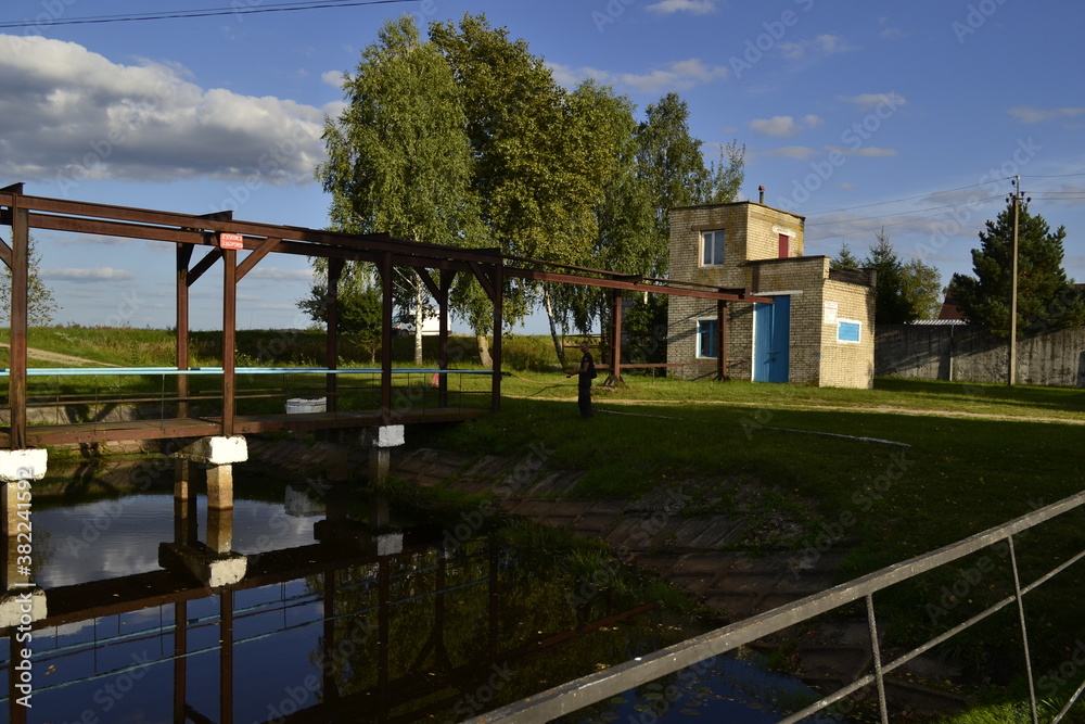 Fototapeta premium bridge over the river thames