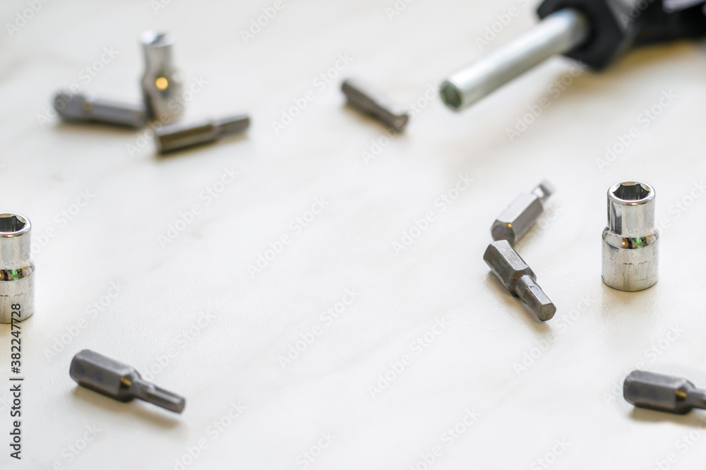 Naklejka premium placer of replaceable iron bits for changing nozzles for a screwdriver on a light background, selective focus
