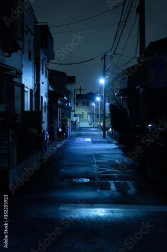 夜、住宅街