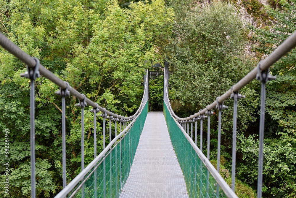 Puente colgante en Asturias