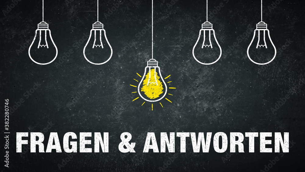 Fragen & Antworten. Text auf einer schwarzen Tafel mit Glühbirnen. Fragen & Antworten. Text auf einer schwarzen Tafel mit Glühbirnen.