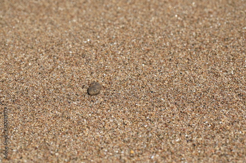 바닷가의 모래와 자갈이 보이는 아름다운 풍경 © 재봉 황