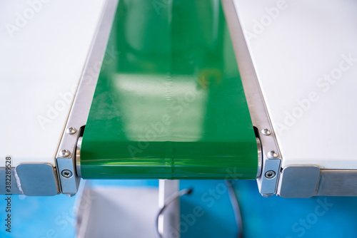 Εκτύπωση καμβά new Green conveyer belt close up