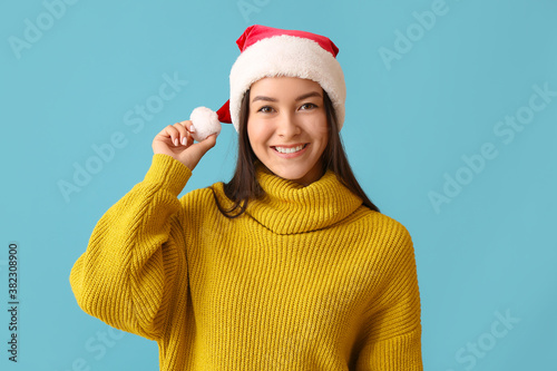 Happy young woman in Santa ...