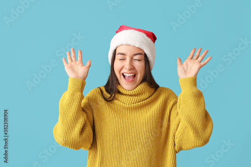 Screaming young woman in Sa...