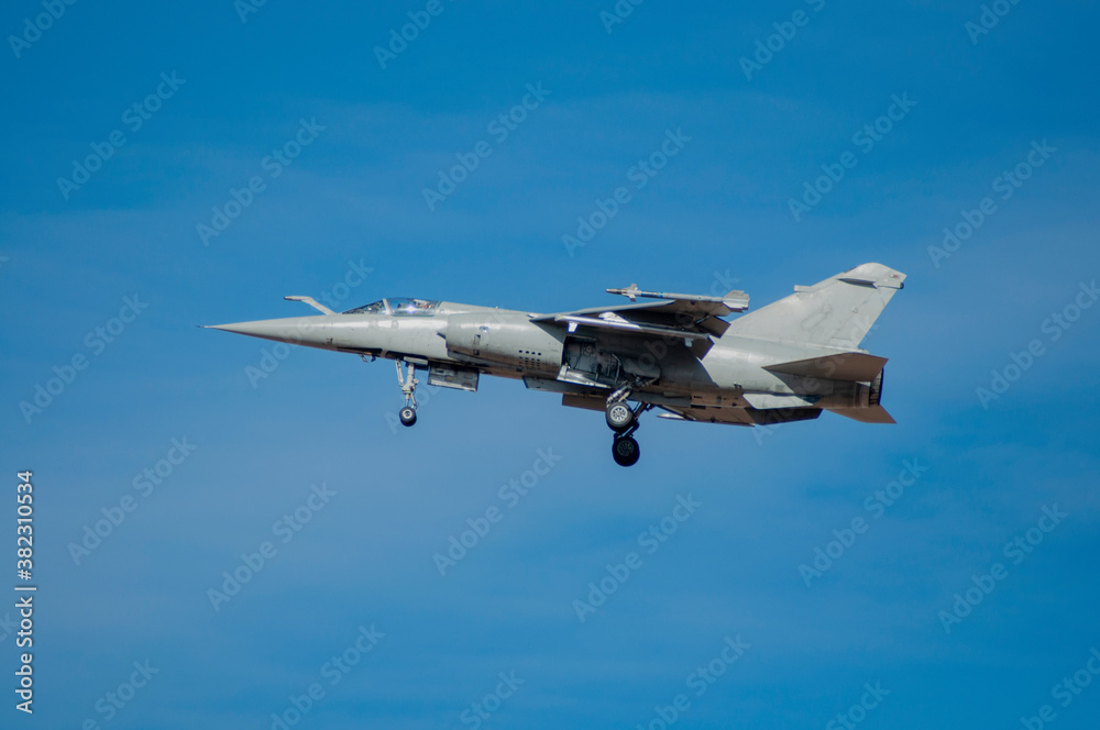 Mirage F1 aterrizando