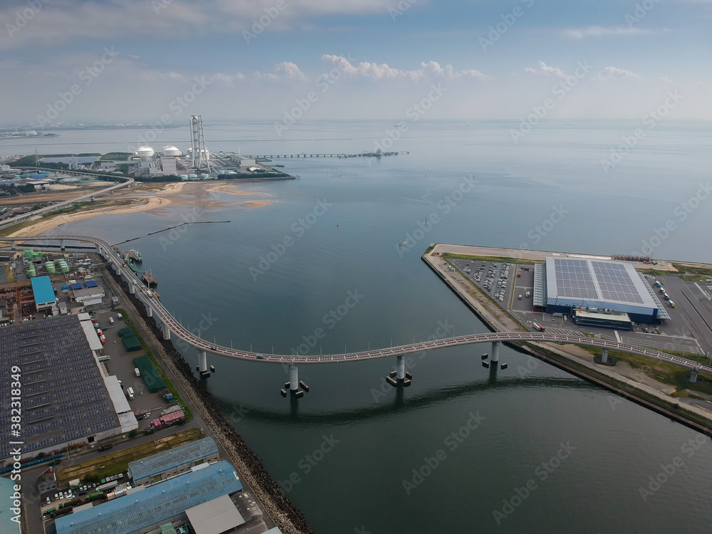 ドローンで空撮した四日市港の風景