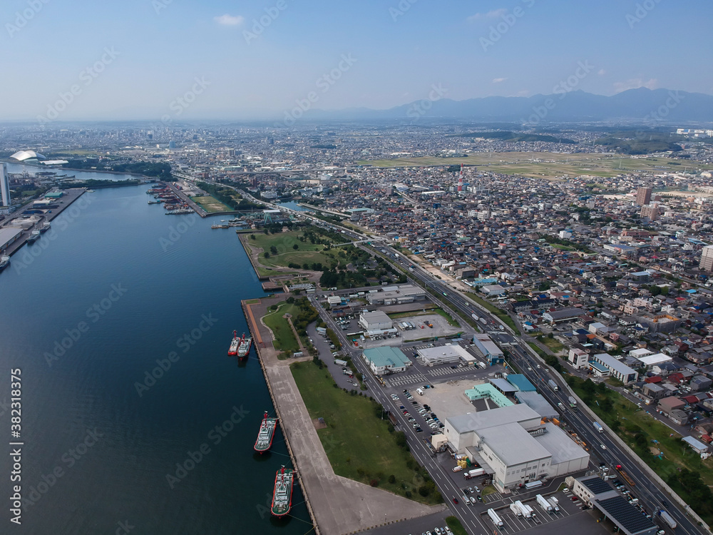 航空撮影した四日市港の風景