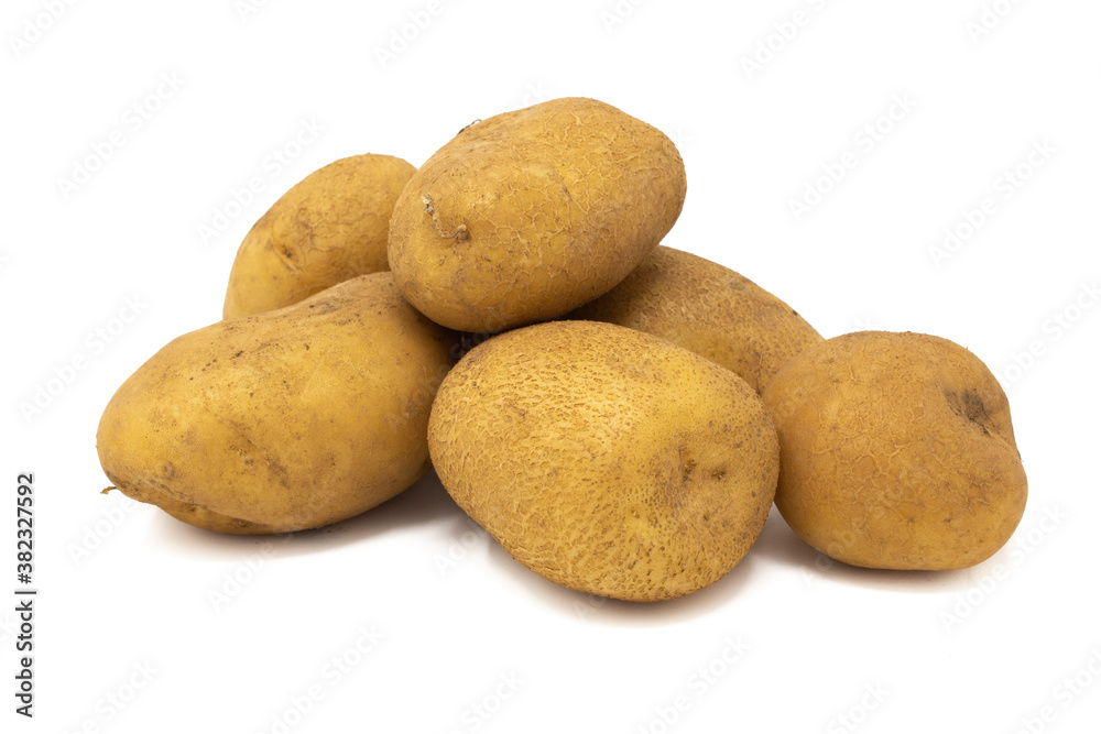 Insieme di patate gialle isolate su fondo bianco Insieme di patate gialle isolate su fondo bianco