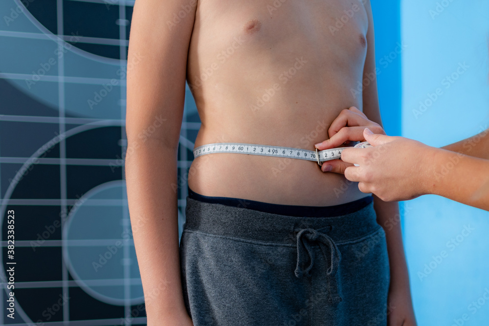 Foto Stock Body fat analysis of children, anthropometric belly circumference  tape measurement | Adobe Stock