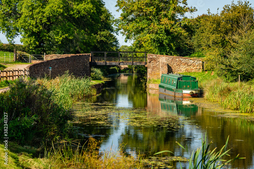 Narrow boat and bridge on Gt Western canal