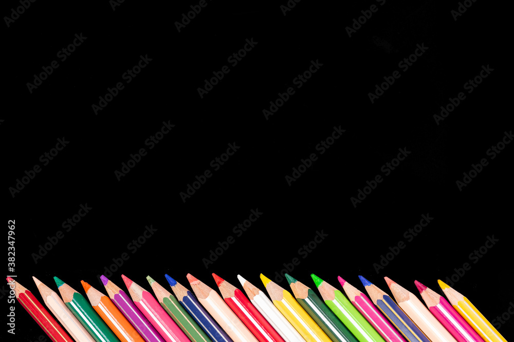 Set of geometrically arranged coloring pencils