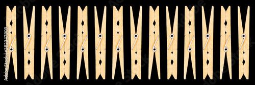 Obraz na płótnie White housewife clothespins isolated on black background w salonie