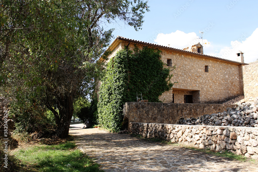 Riopar viejo a 1150 metros de altitud en la Sierra de Alcaraz y del Segura. Riopar viejo a 1150 metros de altitud en la Sierra de Alcaraz y del Segura.