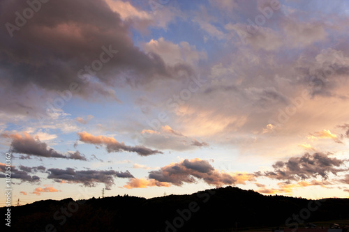夕焼けと雲 © Paylessimages