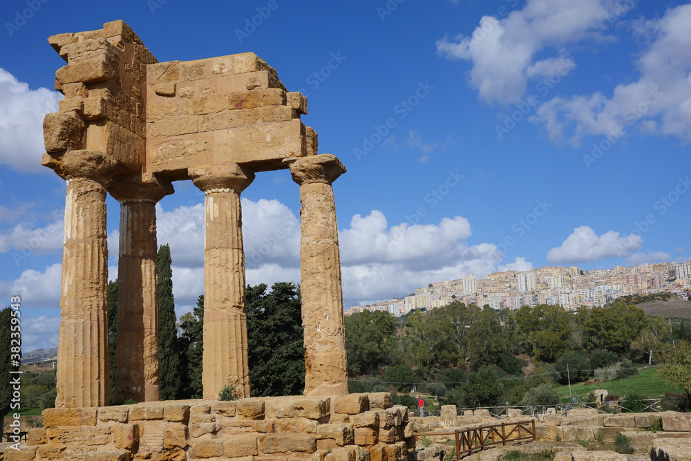 Sizilien, Insel der vielfältigen Kulturen und antiken Tempeln
Sizilien, Insel der vielfältigen Kulturen und antiken Tempeln