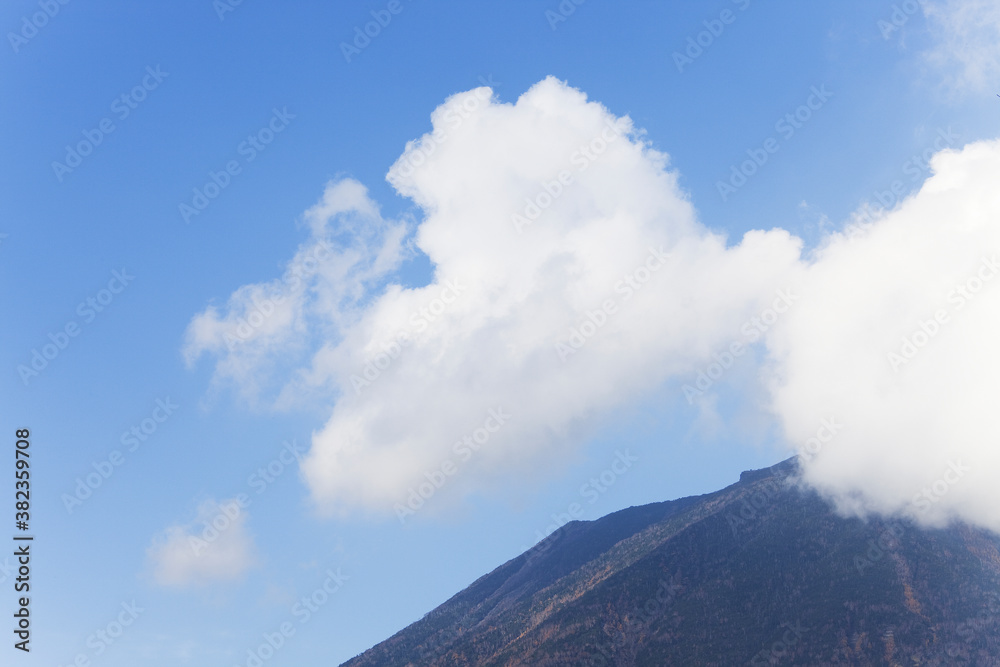 男体山と雲